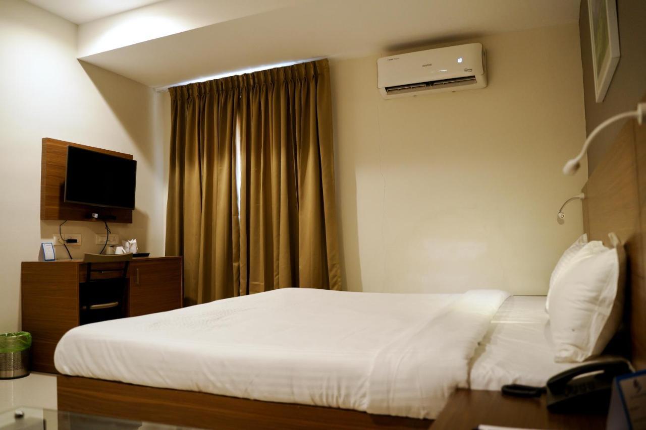 Gino Tourist Home Kochi Bagian luar foto